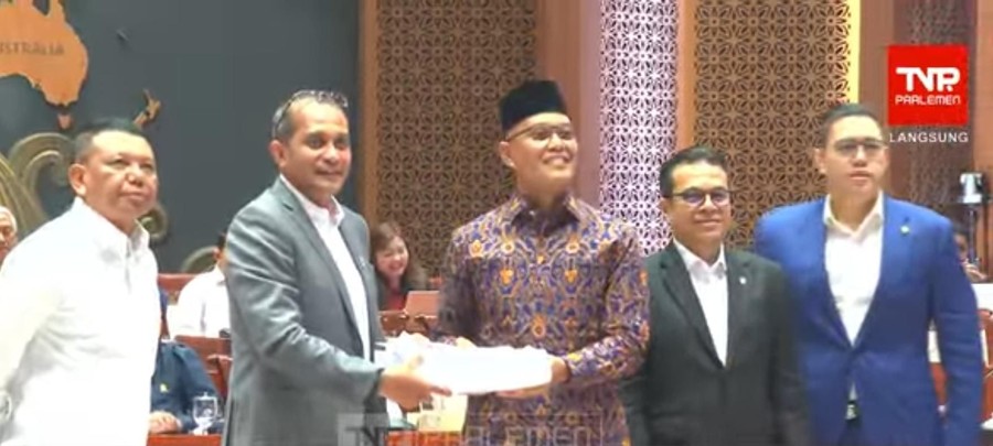 DPR Serahkan DIM RUU Keamanan dan Ketahanan Siber kepada Pemerintah