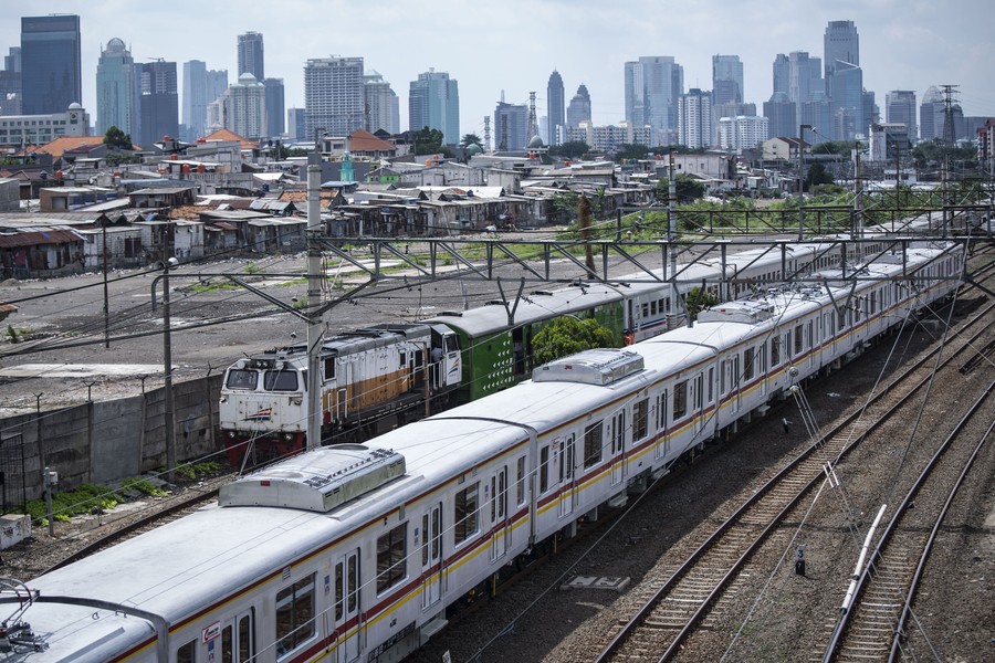 Pria Tewas Tertemper KRL di Stasiun Jurangmangu, Polisi Olah TKP