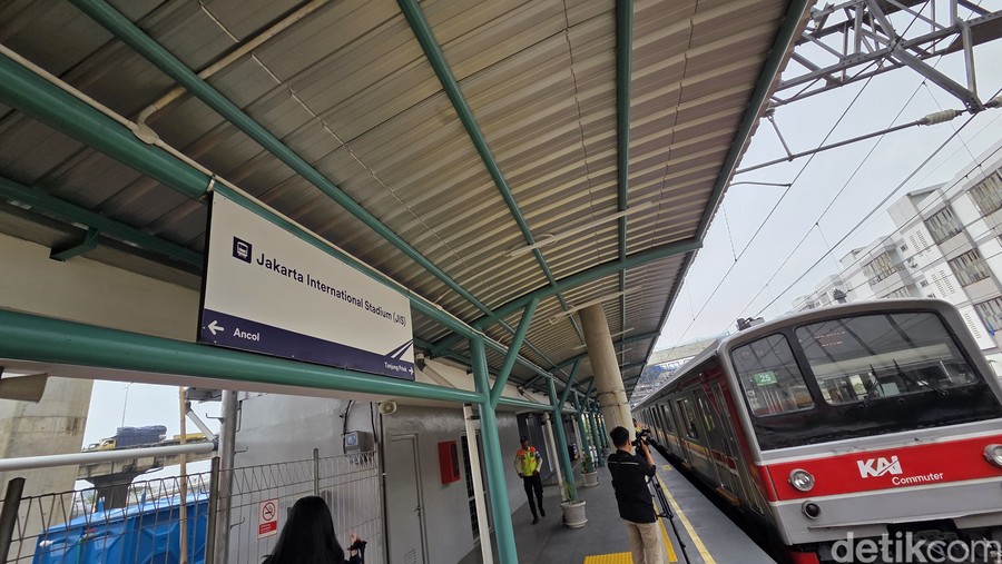 Menjajal KRL Perdana ke Stasiun JIS, Waktu Tempuh 45 Menit dari Stasiun Kota