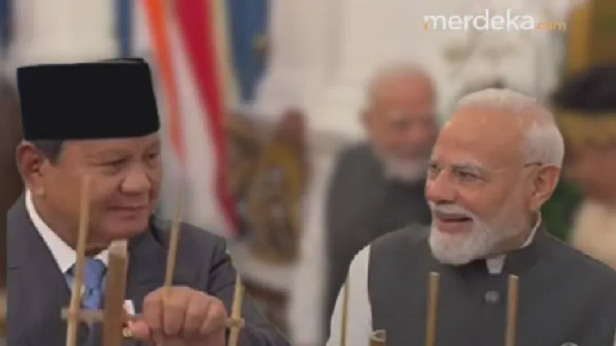 Prabowo Hadiahi PM Modi Angklung di Istana Merdeka