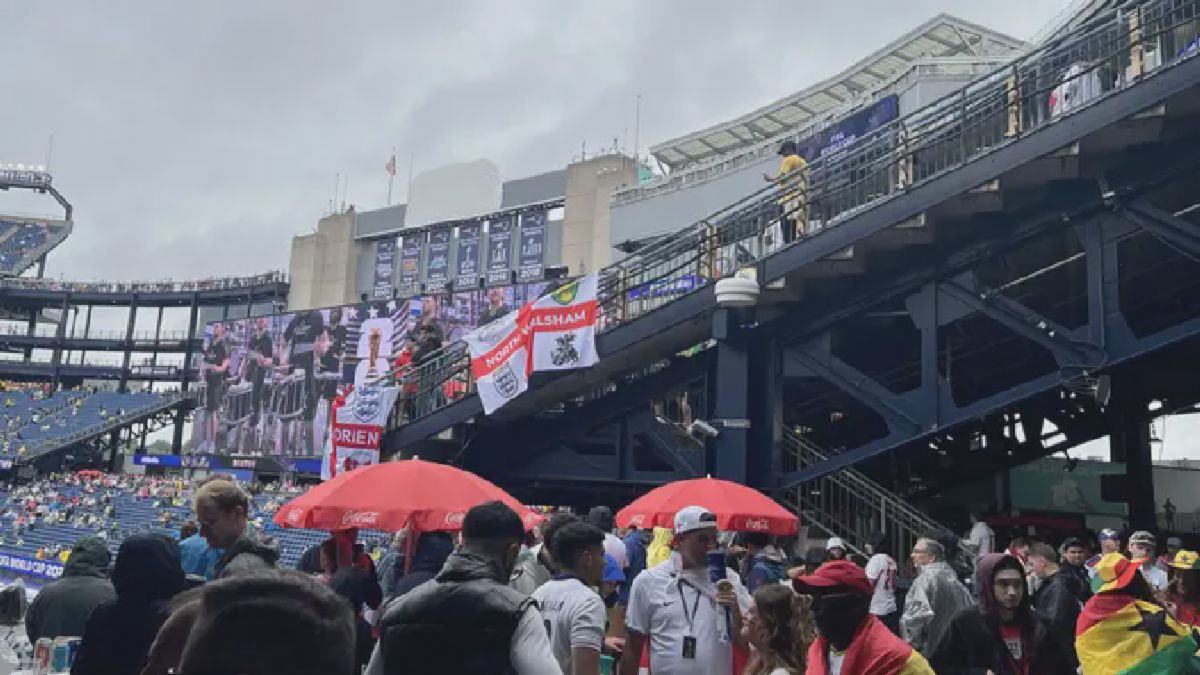 Foxborough — Suporter Inggris dan Ghana Sulap Gillette Stadium Jadi Lautan Warna