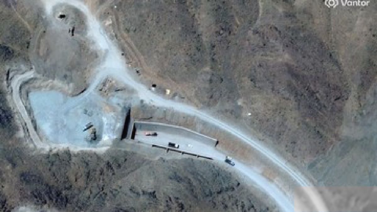 Trump Ancam Ratakan Gunung Pickaxe, Situs Nuklir Iran