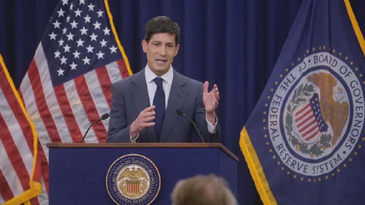 WASHINGTON — Kevin Warsh Soroti Risiko Inflasi Pasca-Rapat FOMC