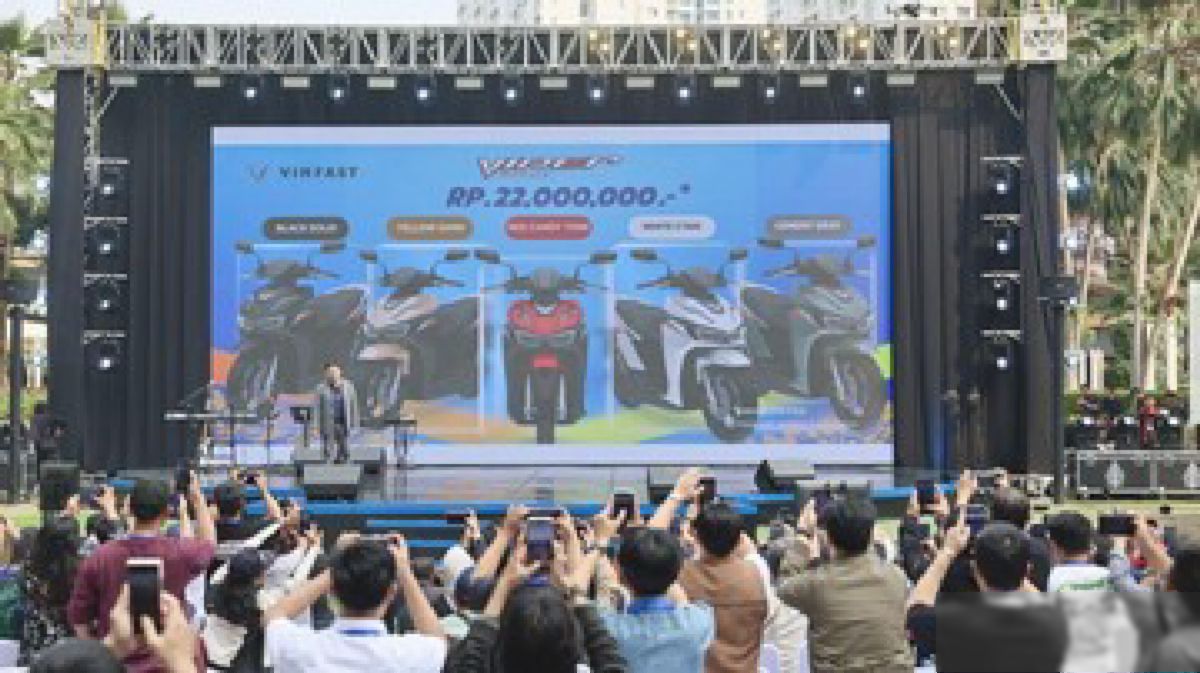 VinFast Luncurkan Tiga Motor Listrik RI dan Messi Kenang Pensiun 2016