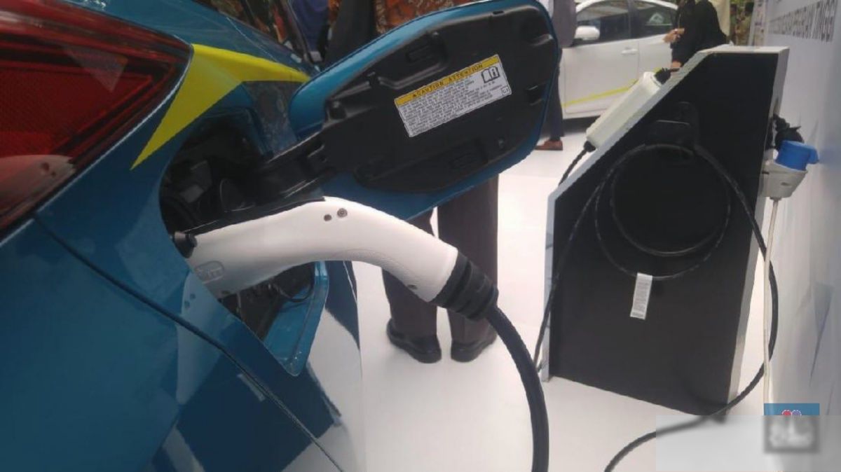 Pengisian Mobil Listrik di Inggris Berujung Denda Rp2 Juta