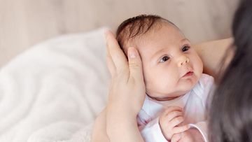 6 Mitos soal Merawat Bayi yang Sering Memicu Kecemasan Orang Tua Baru